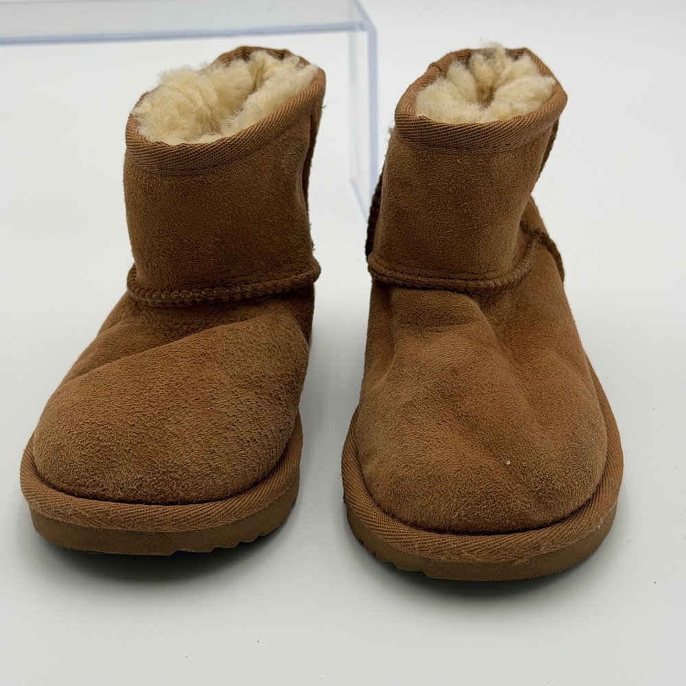 UGG Classic Mini II Kids 10 Chestnut Suede Sheepskin Ankle Boots 1017715